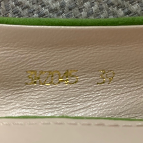 PRADA - Picture 6 of 6